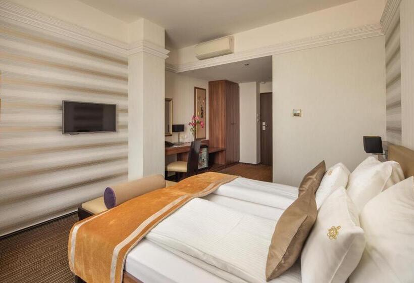 غرفة سوبيريور, Grand Hotel Glorius Makó