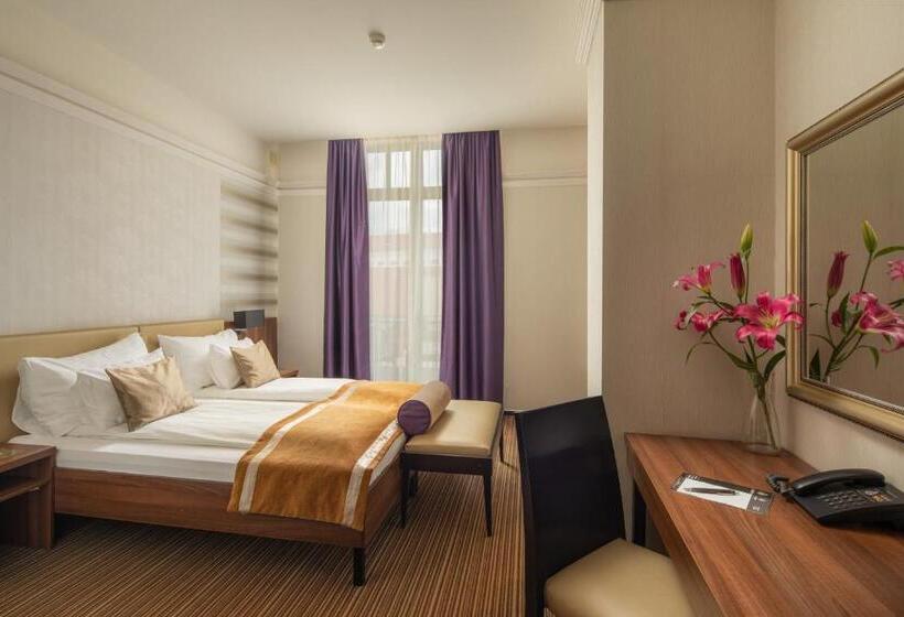 غرفة سوبيريور, Grand Hotel Glorius Makó