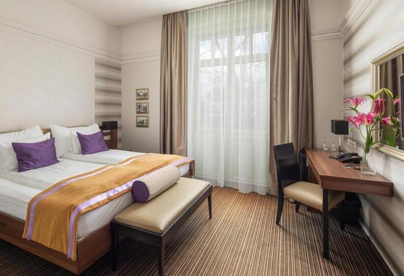 غرفة سوبيريور, Grand Hotel Glorius Makó