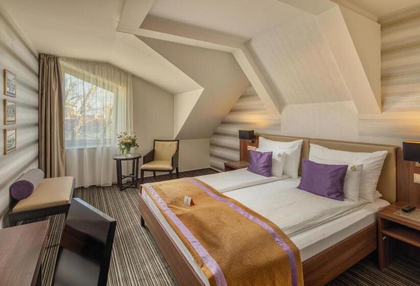 غرفة عائلية, Grand Hotel Glorius Makó