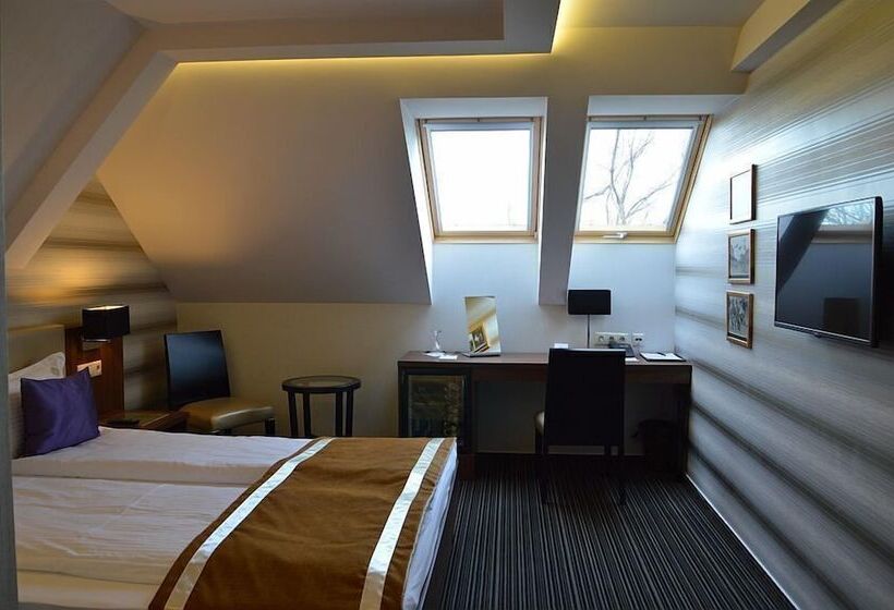 غرفة قياسية, Grand Hotel Glorius Makó