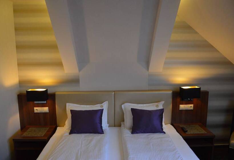 غرفة قياسية, Grand Hotel Glorius Makó