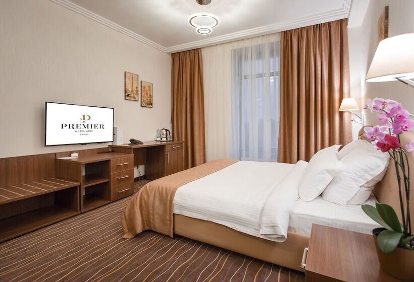 جناح جونيور, Abri