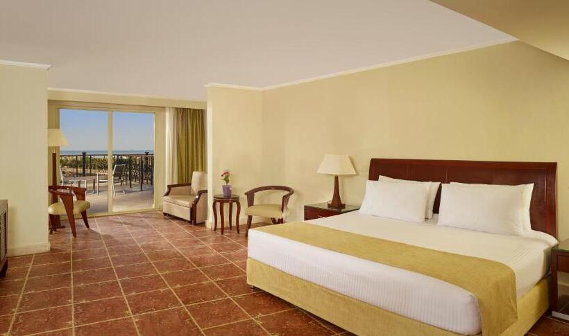 اتاق سوپریور با چشمانداز جانبی دریا, Coral Sea Beach And Aqua Park