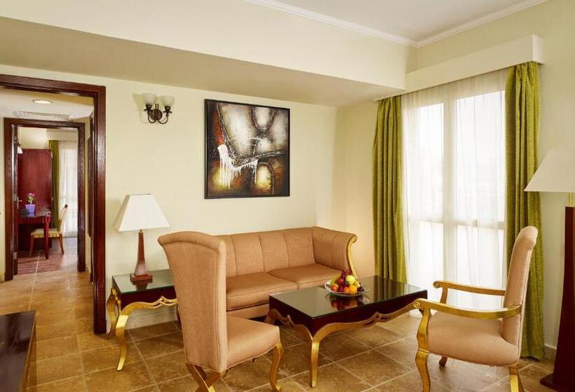 سوییت با چشمانداز جانبی دریا, Coral Sea Beach And Aqua Park