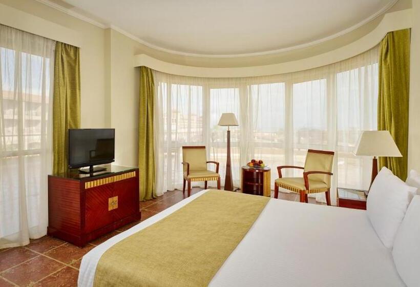 سوییت با چشمانداز جانبی دریا, Coral Sea Beach And Aqua Park