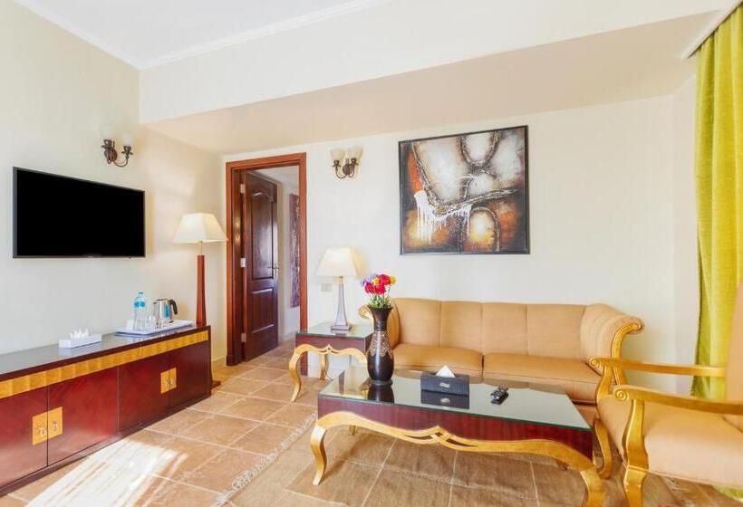 سوییت با چشمانداز جانبی دریا, Coral Sea Beach And Aqua Park