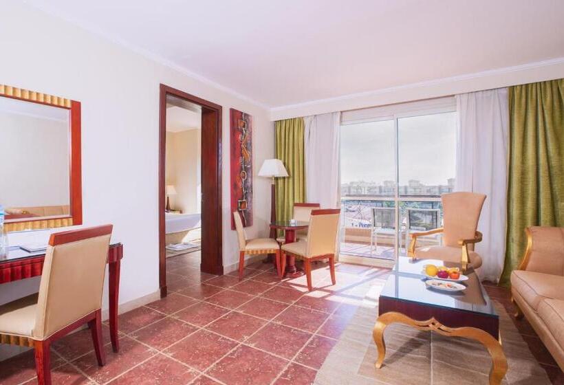 سوییت با چشمانداز جانبی دریا, Coral Sea Beach And Aqua Park