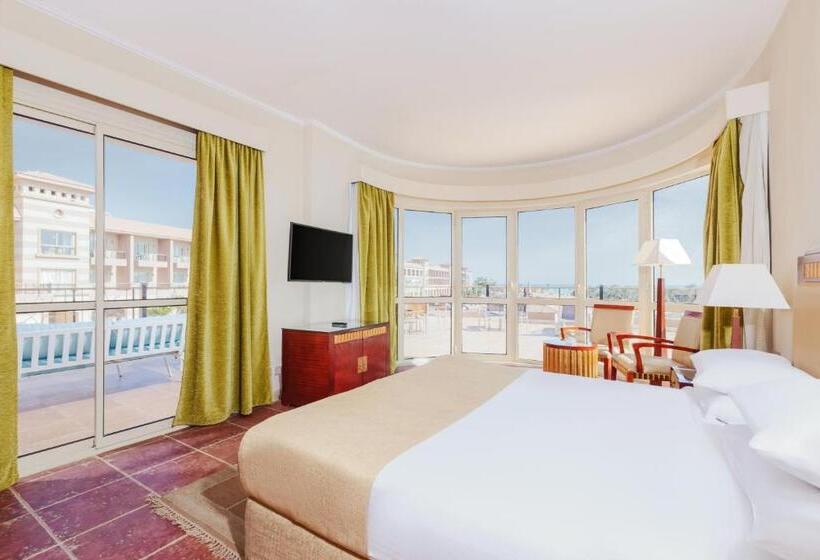 سوییت با چشمانداز جانبی دریا, Coral Sea Beach And Aqua Park