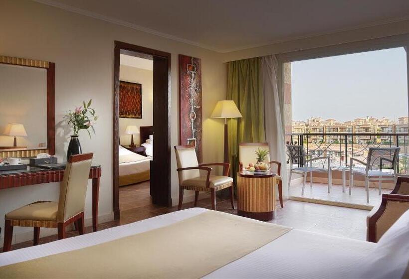 سوییت با چشمانداز جانبی دریا, Coral Sea Beach And Aqua Park