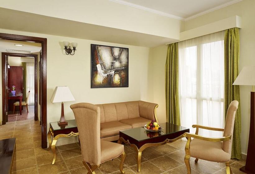 سوییت با چشمانداز جانبی دریا, Coral Sea Beach And Aqua Park