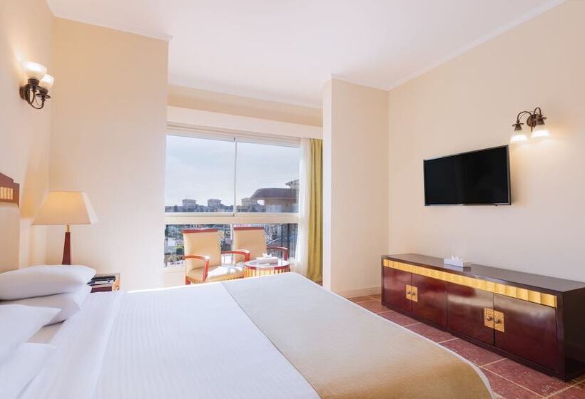 سوییت با چشمانداز جانبی دریا, Coral Sea Beach And Aqua Park