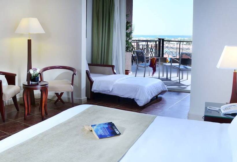 اتاق سوپریور با چشمانداز جانبی دریا, Coral Sea Beach And Aqua Park