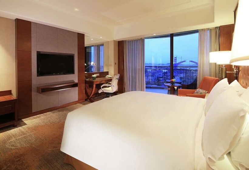Номер Стандарт Кровать Кинг Адаптированный для Инвалидов, Doubletree By Hilton Ningo   Chunxiao