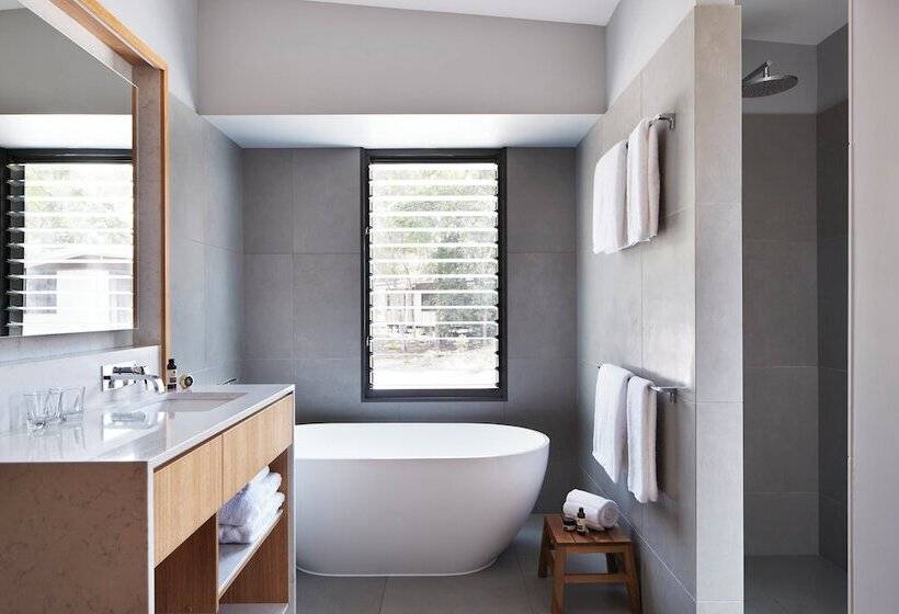 ویلای 2 خوابه, Elements Of Byron