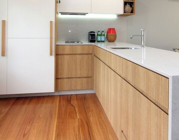 ویلای 2 خوابه, Elements Of Byron