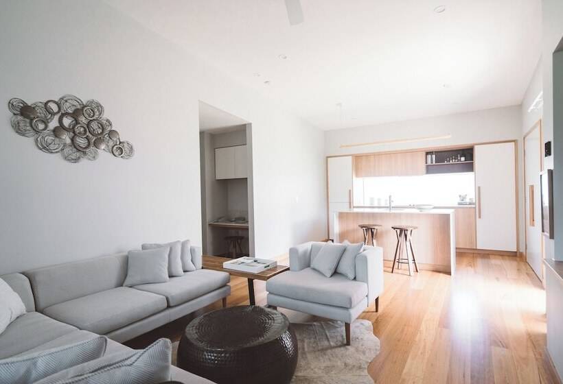 ویلا دلوکس 2 خوابه, Elements Of Byron