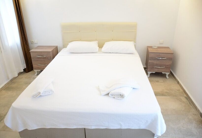 غرفة قياسية مطلّة علي البحر, Gumbet