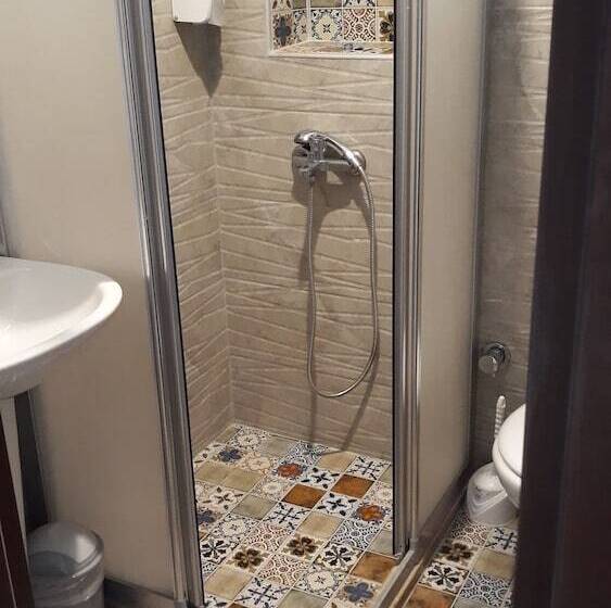 غرفة قياسية ثلاثية, Gumbet