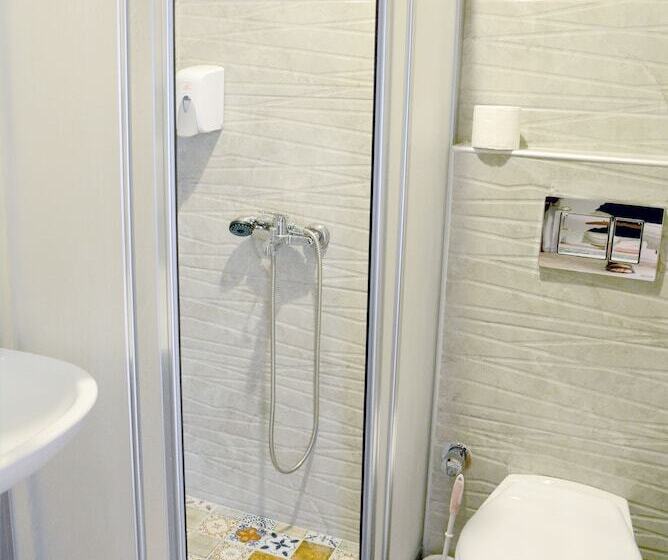 غرفة قياسية مطلّة علي البحر, Gumbet