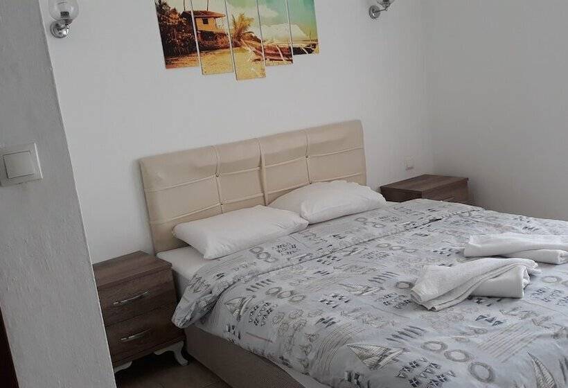 غرفة قياسية مطلّة علي البحر, Gumbet