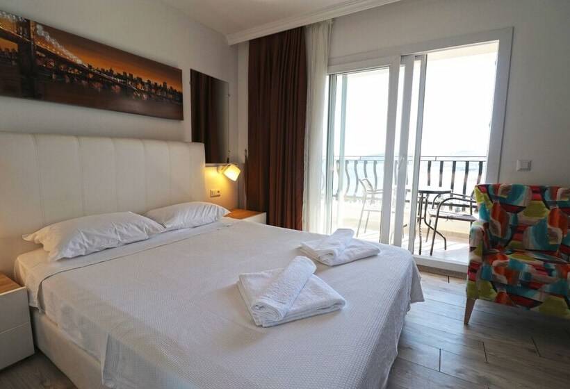 غرفة ديلوكس مطلّة علي البحر, Gumbet