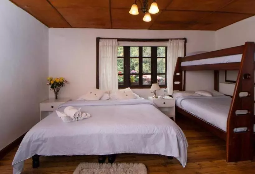Superior Kolmen Hengen Huone, Hosteria Papagayo Cotopaxi
