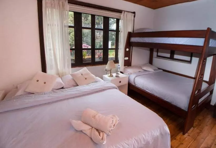 Superior Kolmen Hengen Huone, Hosteria Papagayo Cotopaxi