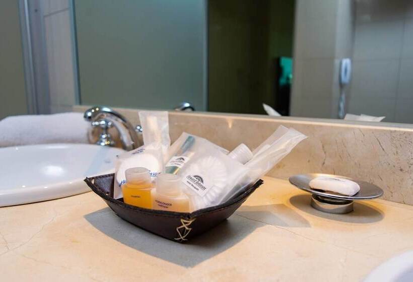 חדר סטנדרט שתי מיטות זוגיות, Howard Johnson Neuquen