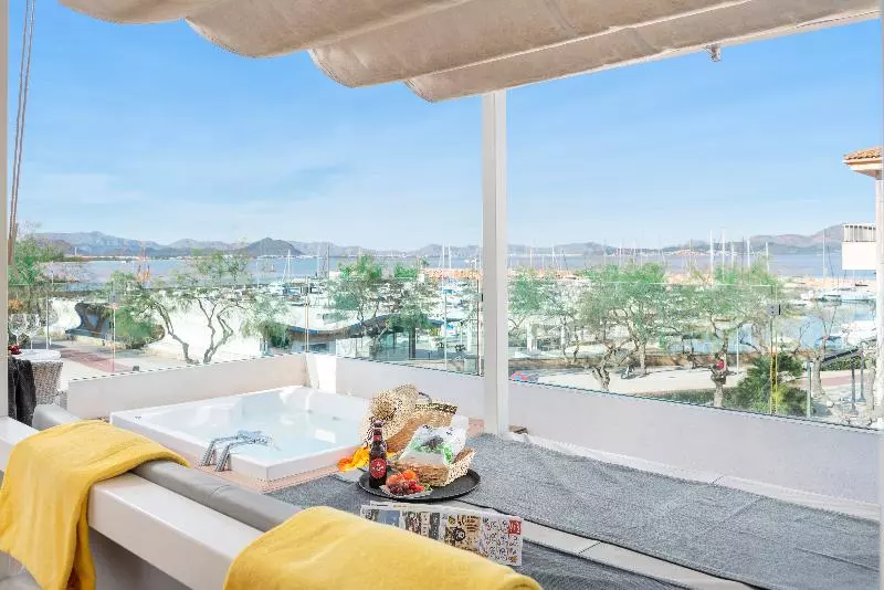Deluxe Zimmer mit Meerblick, Llaut Boutique