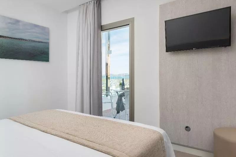 Deluxe Zimmer mit Meerblick, Llaut Boutique