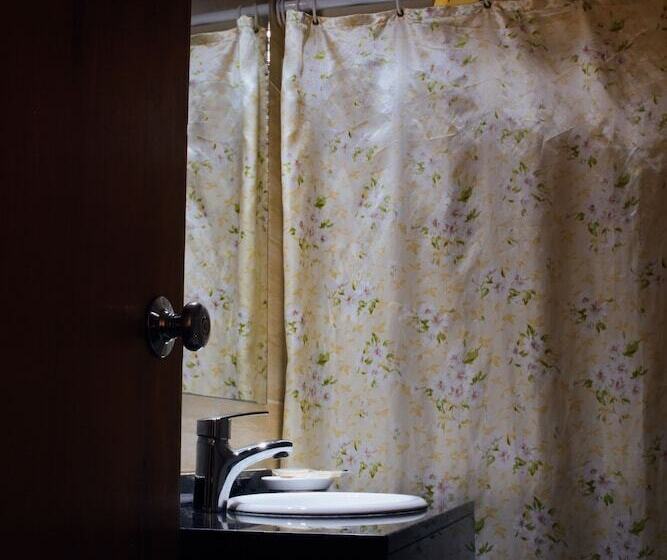 بانگلوی استاندارد, Paradise Complejo Turistico