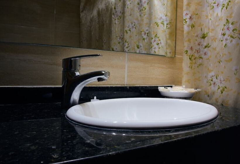 بانگلوی استاندارد, Paradise Complejo Turistico