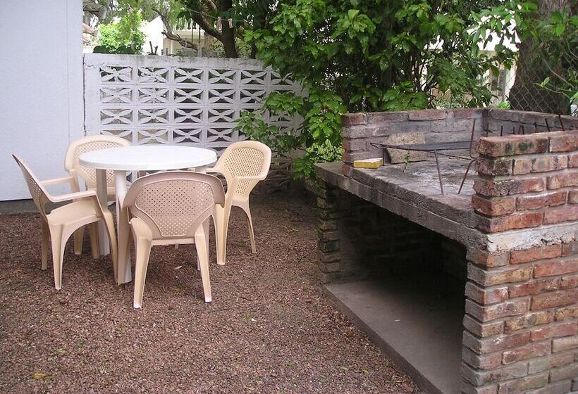 بانگلوی استاندارد, Paradise Complejo Turistico