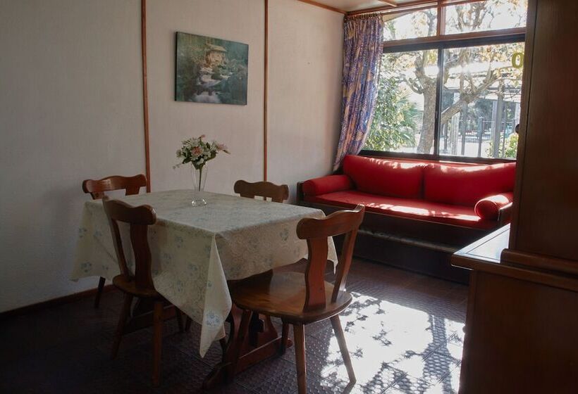 بانگلوی استاندارد, Paradise Complejo Turistico