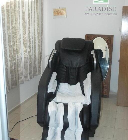 بانگلوی استاندارد, Paradise Complejo Turistico