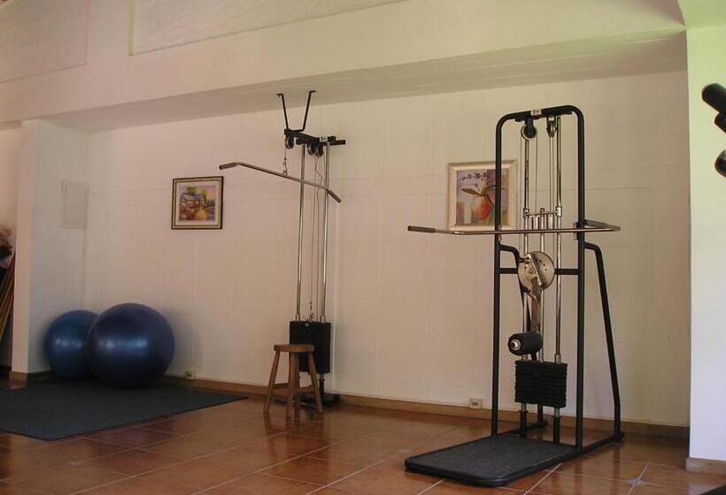 بانگلوی استاندارد, Paradise Complejo Turistico