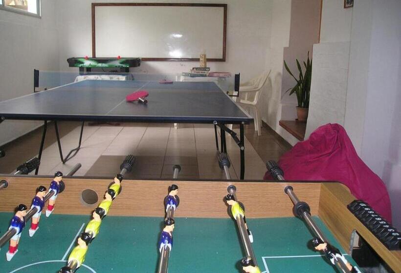 بانگلوی استاندارد, Paradise Complejo Turistico