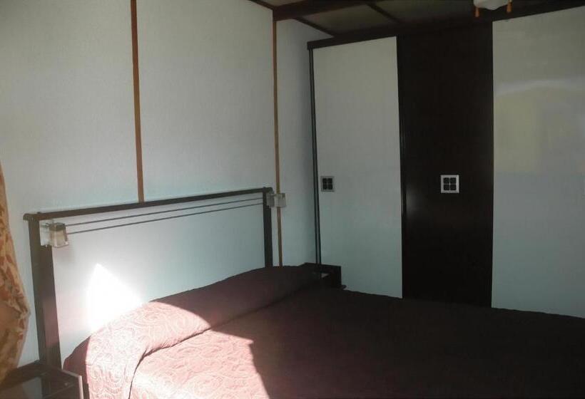 بانگلوی استاندارد, Paradise Complejo Turistico