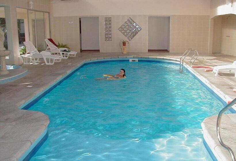 بانگلوی استاندارد, Paradise Complejo Turistico