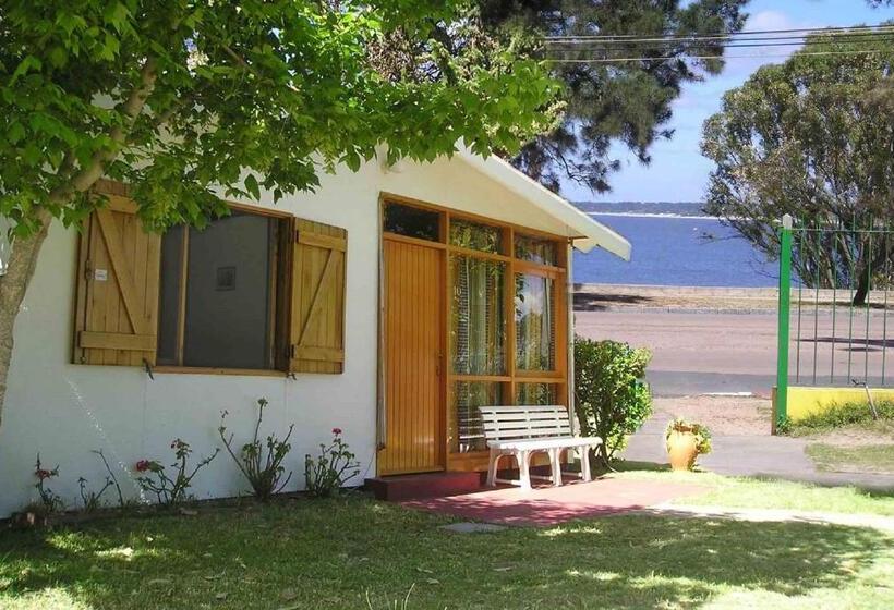 بانگلوی استاندارد, Paradise Complejo Turistico