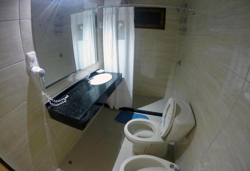 بانگلوی استاندارد, Paradise Complejo Turistico