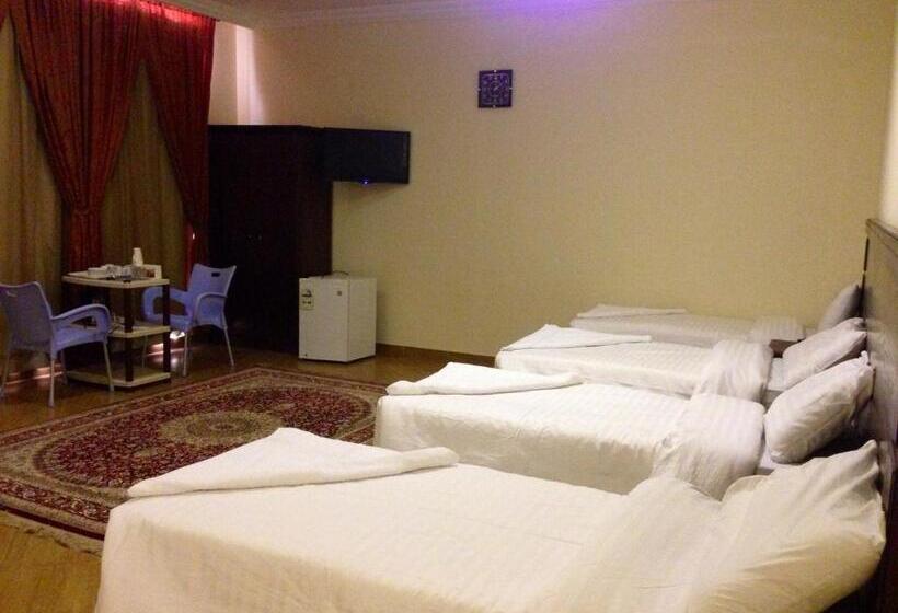 חדר משפחתי, Qasr Alazzizia