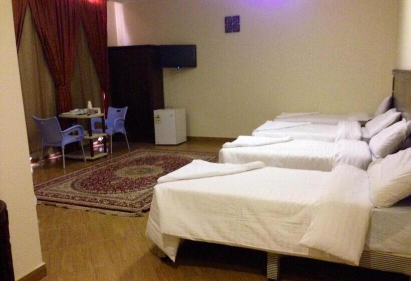 חדר סטנדרט לארבעה, Qasr Alazzizia