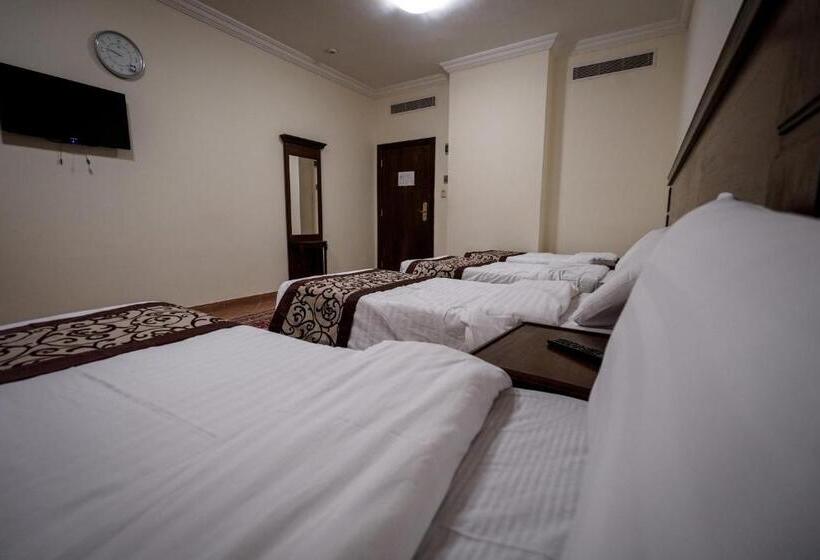 חדר סטנדרט לארבעה, Qasr Alazzizia