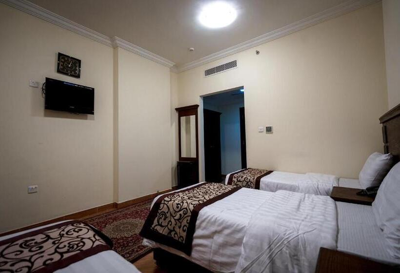 חדר סטנדרט לשלושה, Qasr Alazzizia