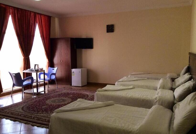 חדר סטנדרטי לחמישה אנשים, Qasr Alazzizia