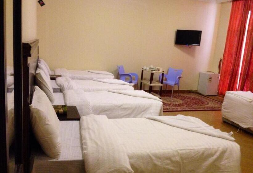 חדר סטנדרטי לחמישה אנשים, Qasr Alazzizia