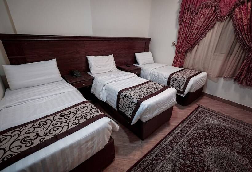 חדר סטנדרט לשלושה, Qasr Alazzizia