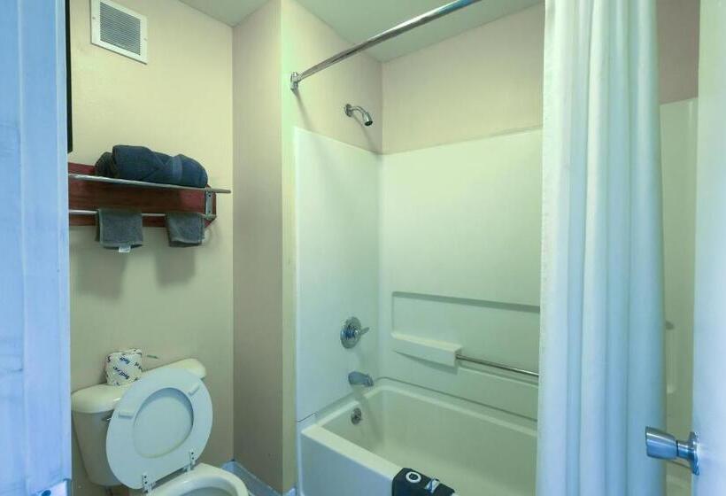 适合残疾人士使用的带超级大床的标准间, OYO Hotel Brownsville TN I-40